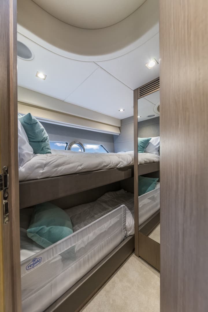 2017 Sunseeker Predator — photo 47