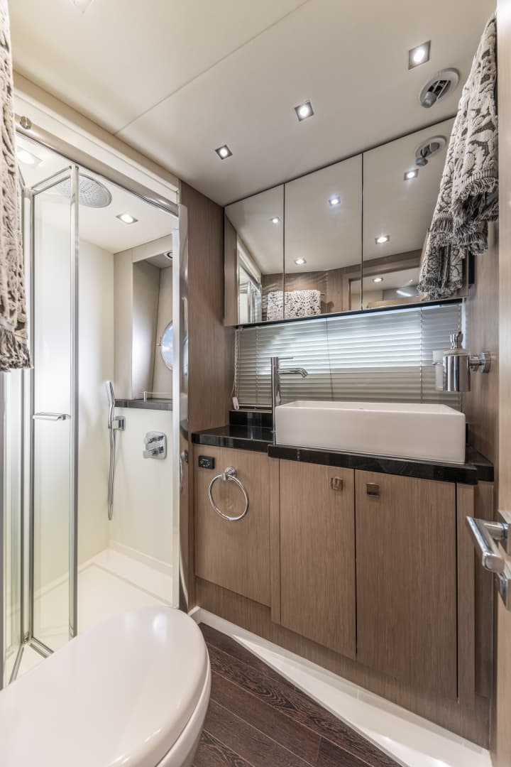 2017 Sunseeker Predator — photo 45