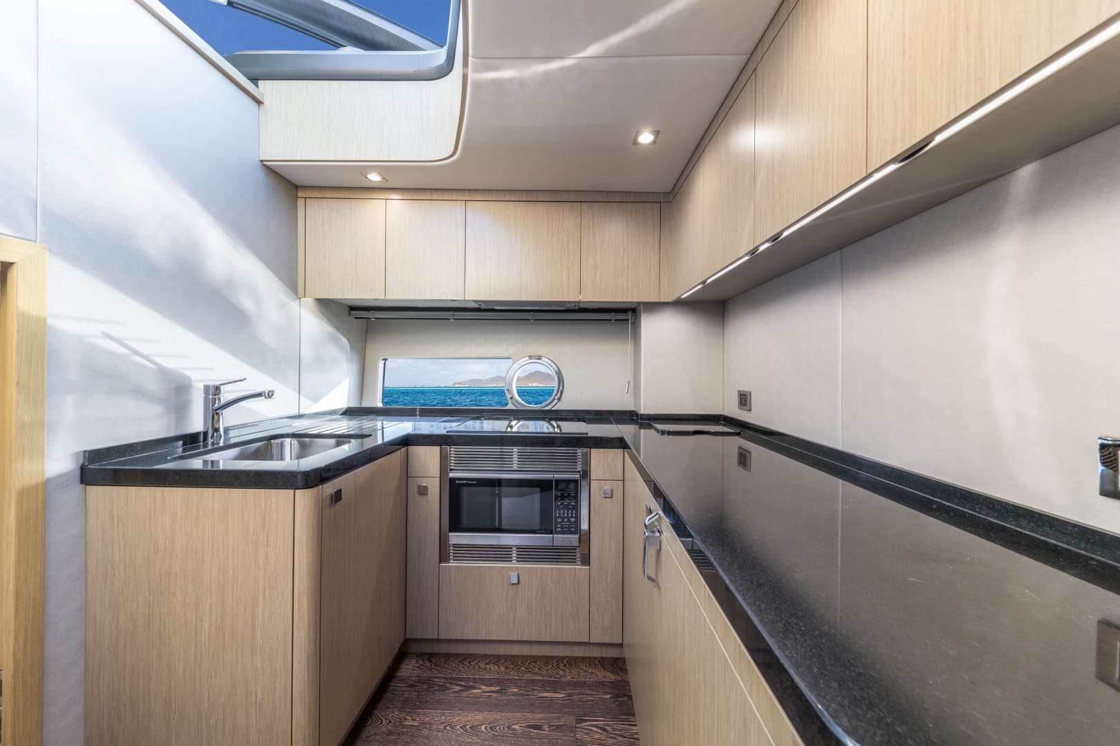 2017 Sunseeker Predator — photo 37