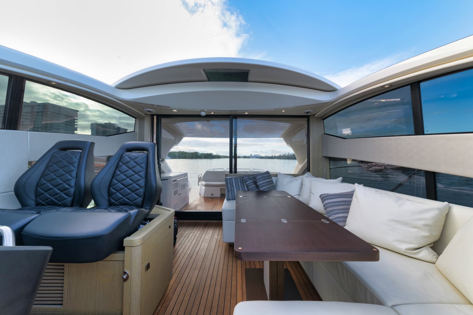 2017 Sunseeker Predator — photo 34