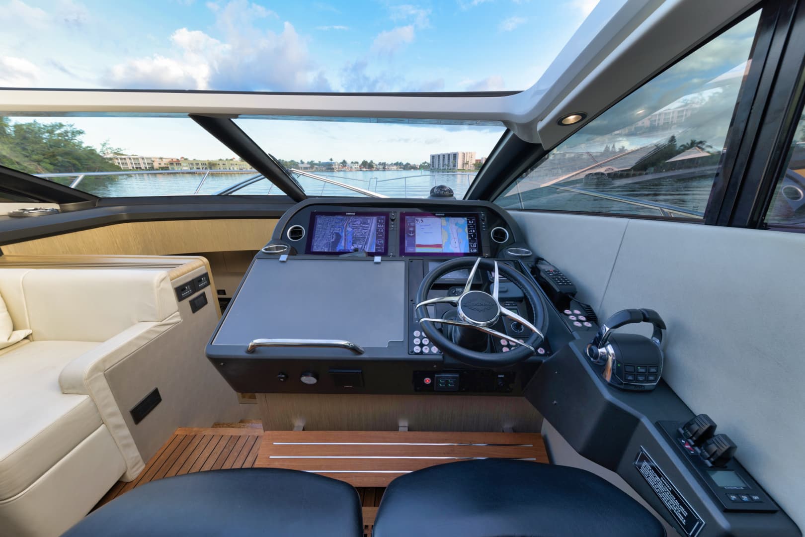 2017 Sunseeker Predator — photo 32
