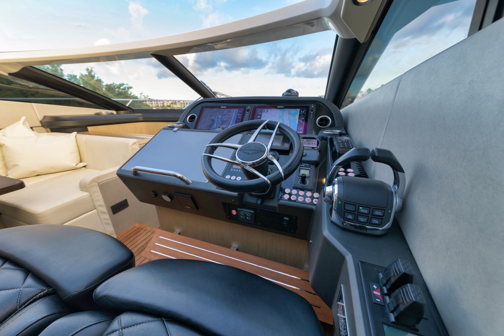 2017 Sunseeker Predator — photo 33