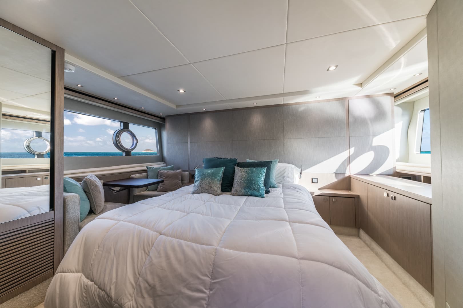 2017 Sunseeker Predator — photo 40