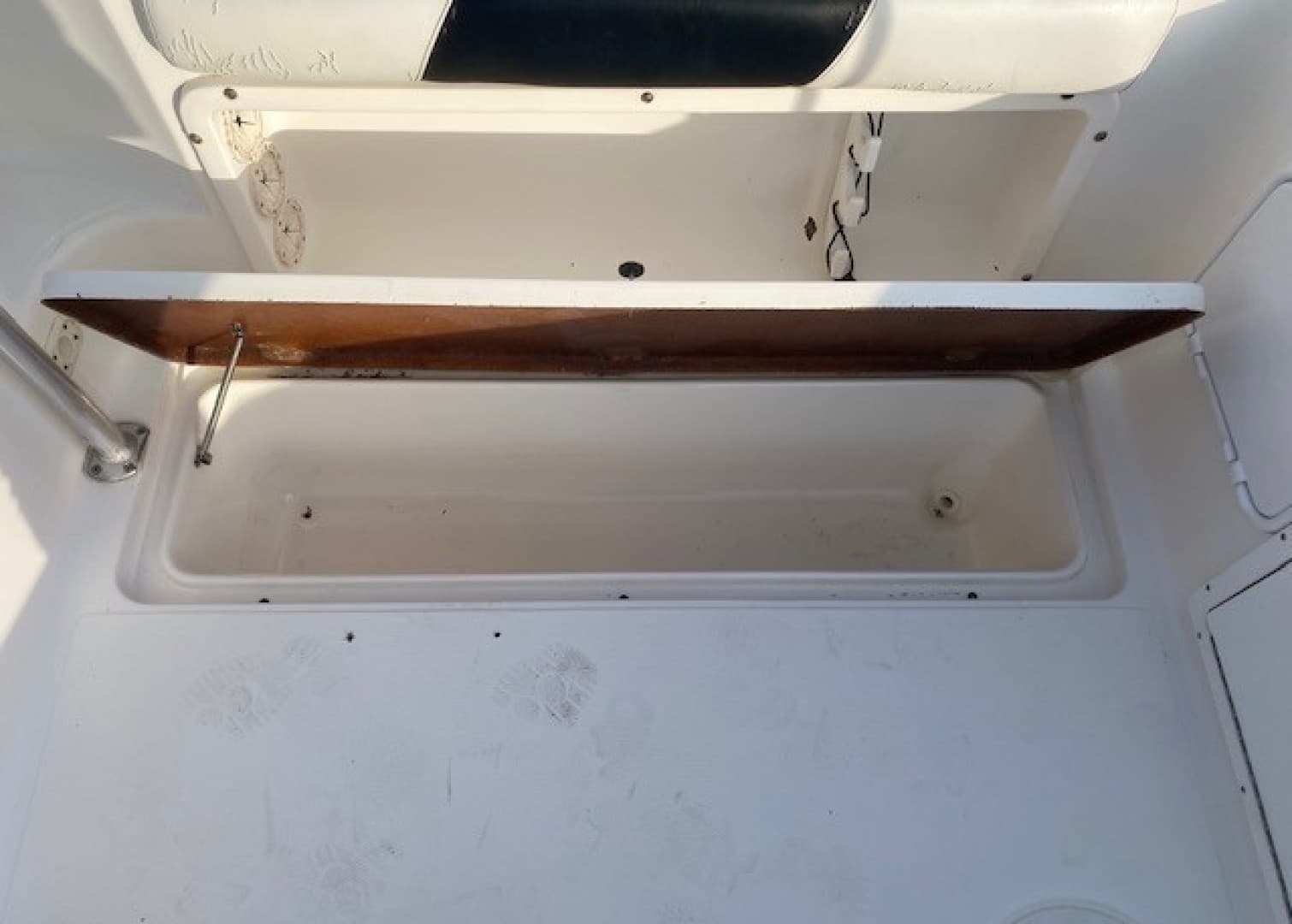 2001 Century 2300 Walkaround — photo 35