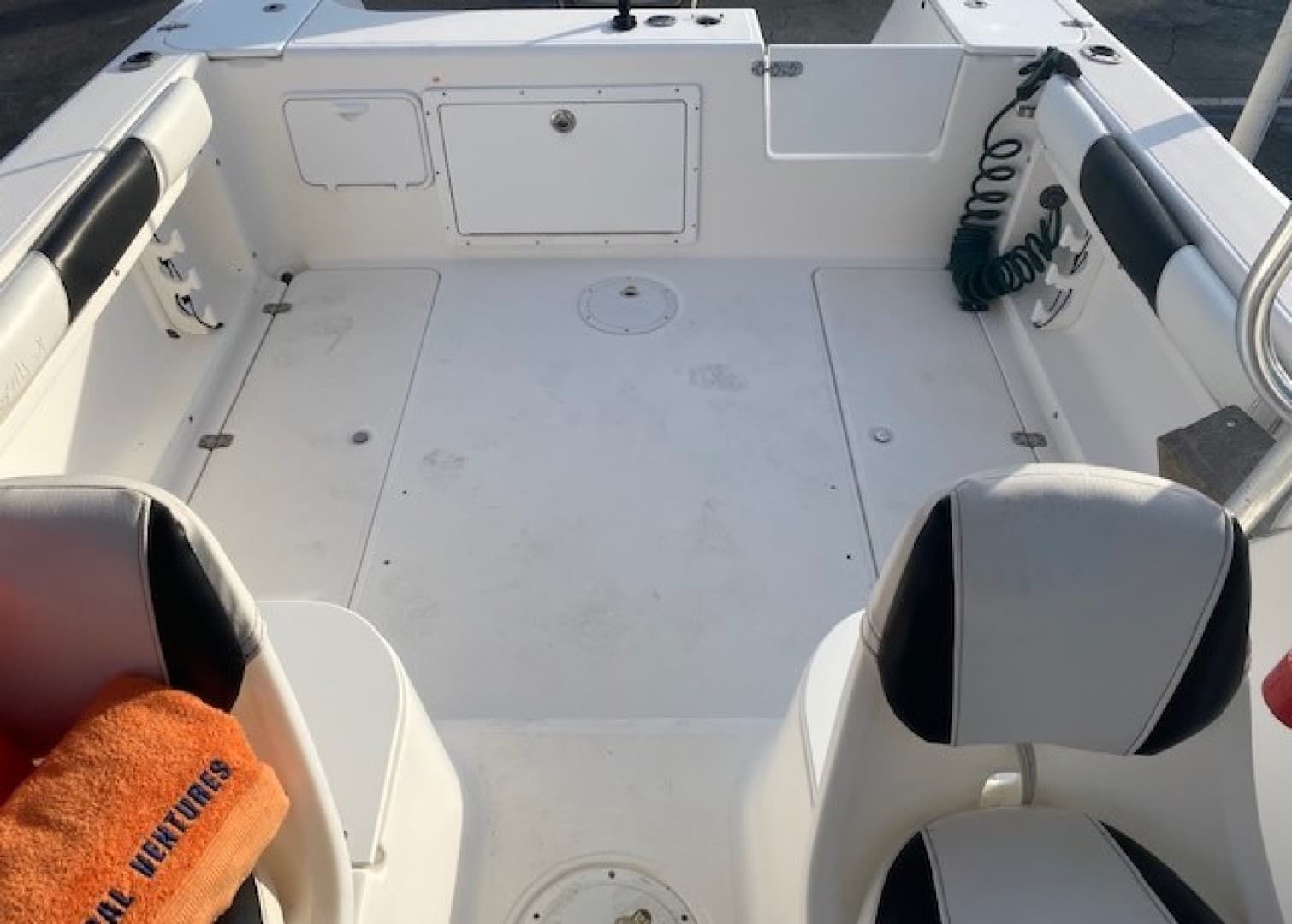 2001 Century 2300 Walkaround — photo 32