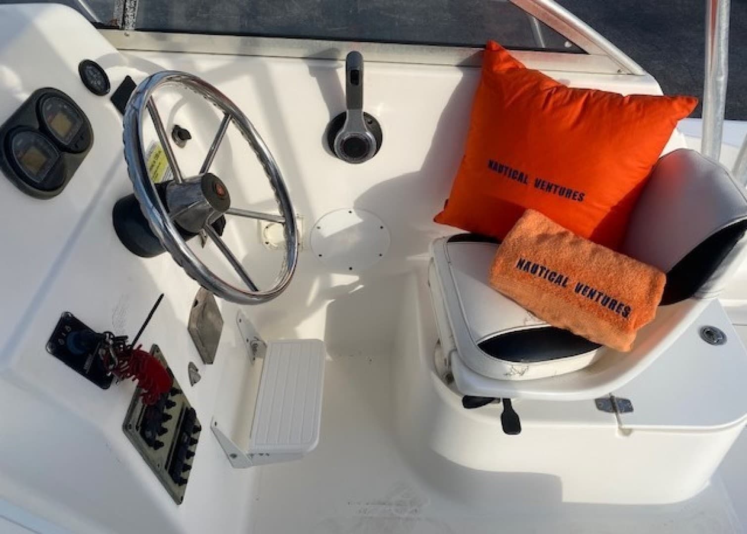 2001 Century 2300 Walkaround — photo 12