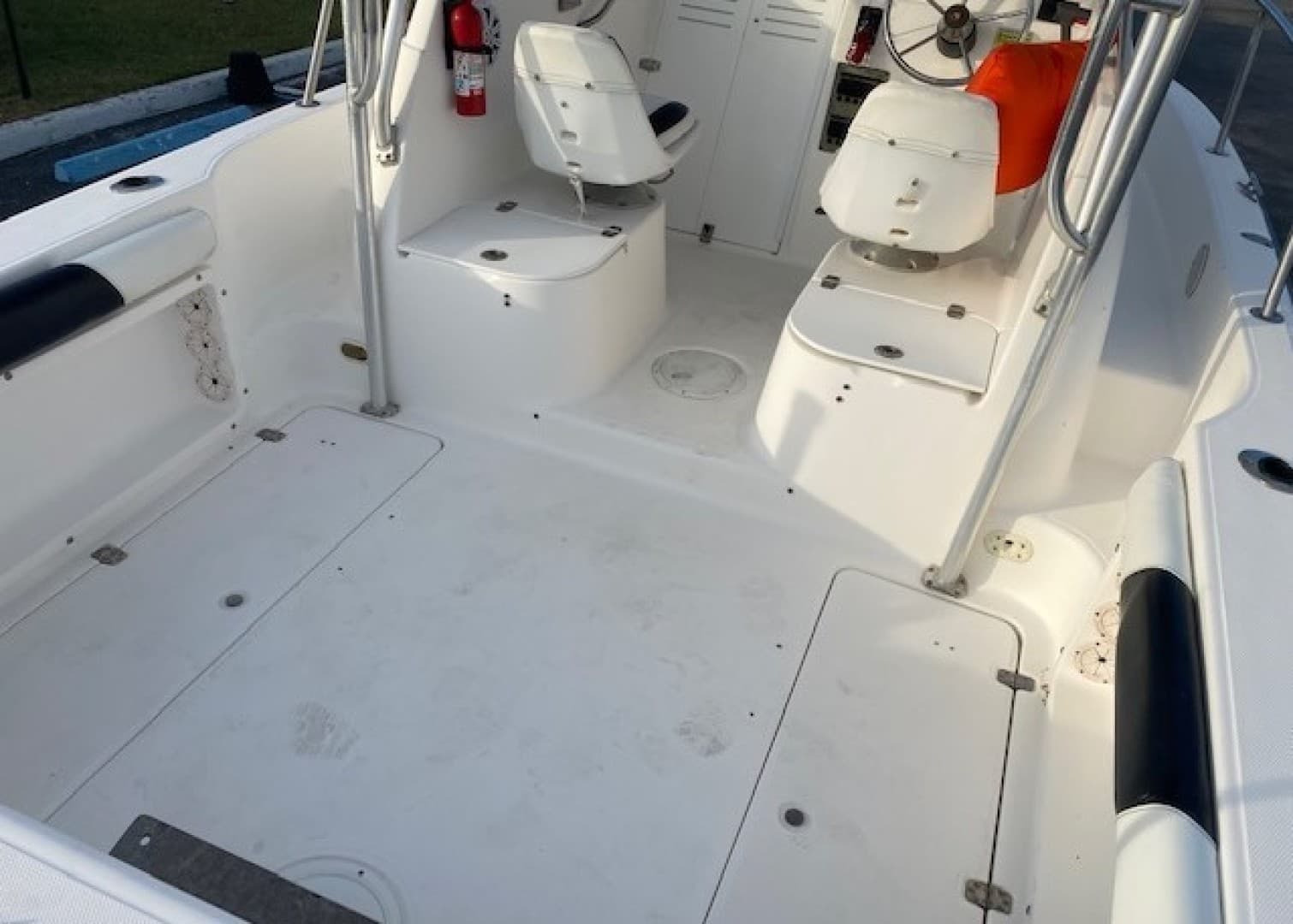 2001 Century 2300 Walkaround — photo 28