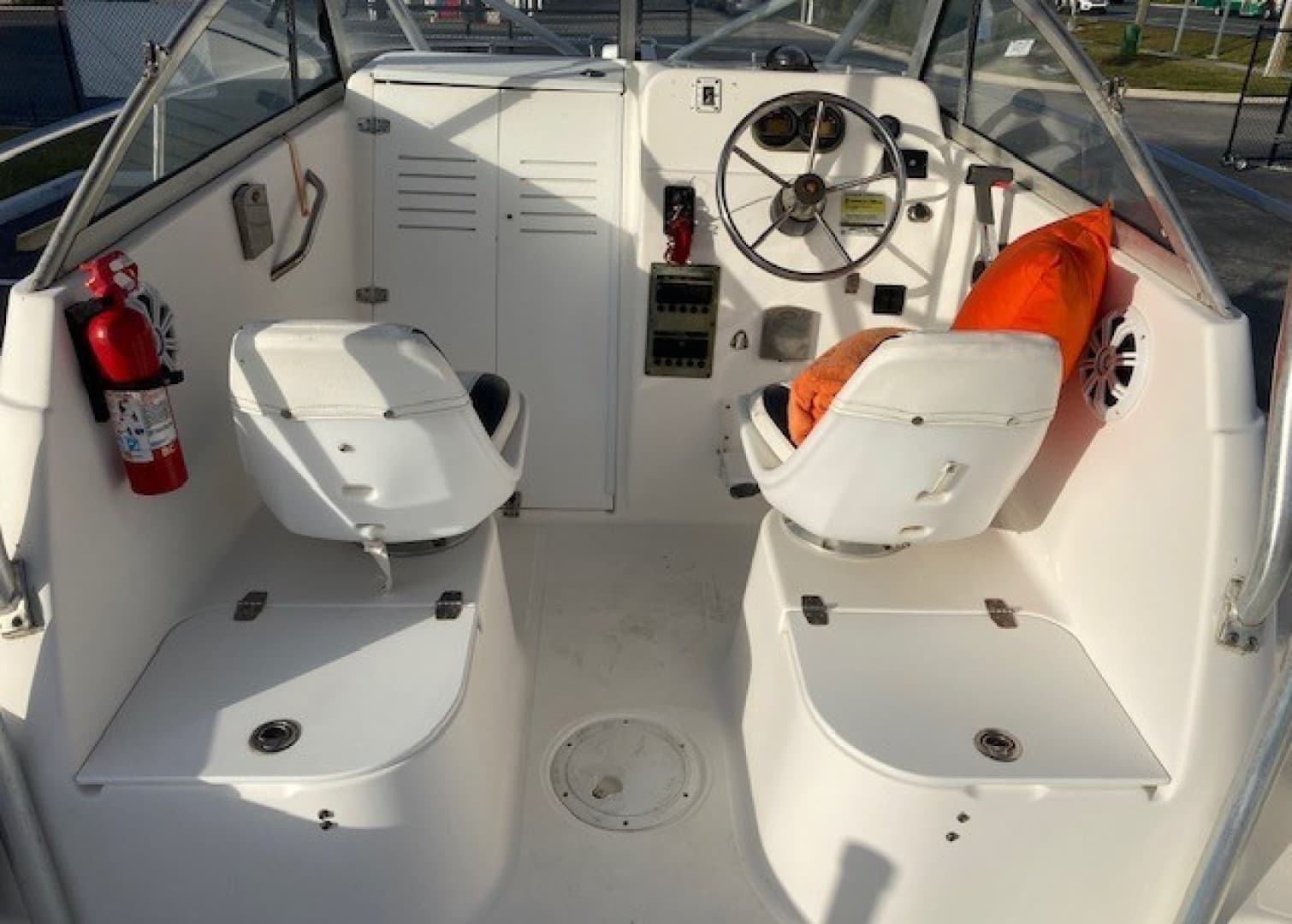 2001 Century 2300 Walkaround — photo 25