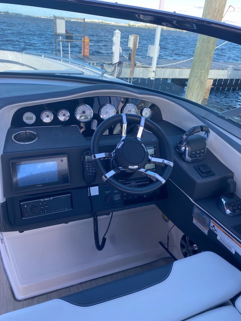 2016 Regal 3200 Bowrider — photo 8