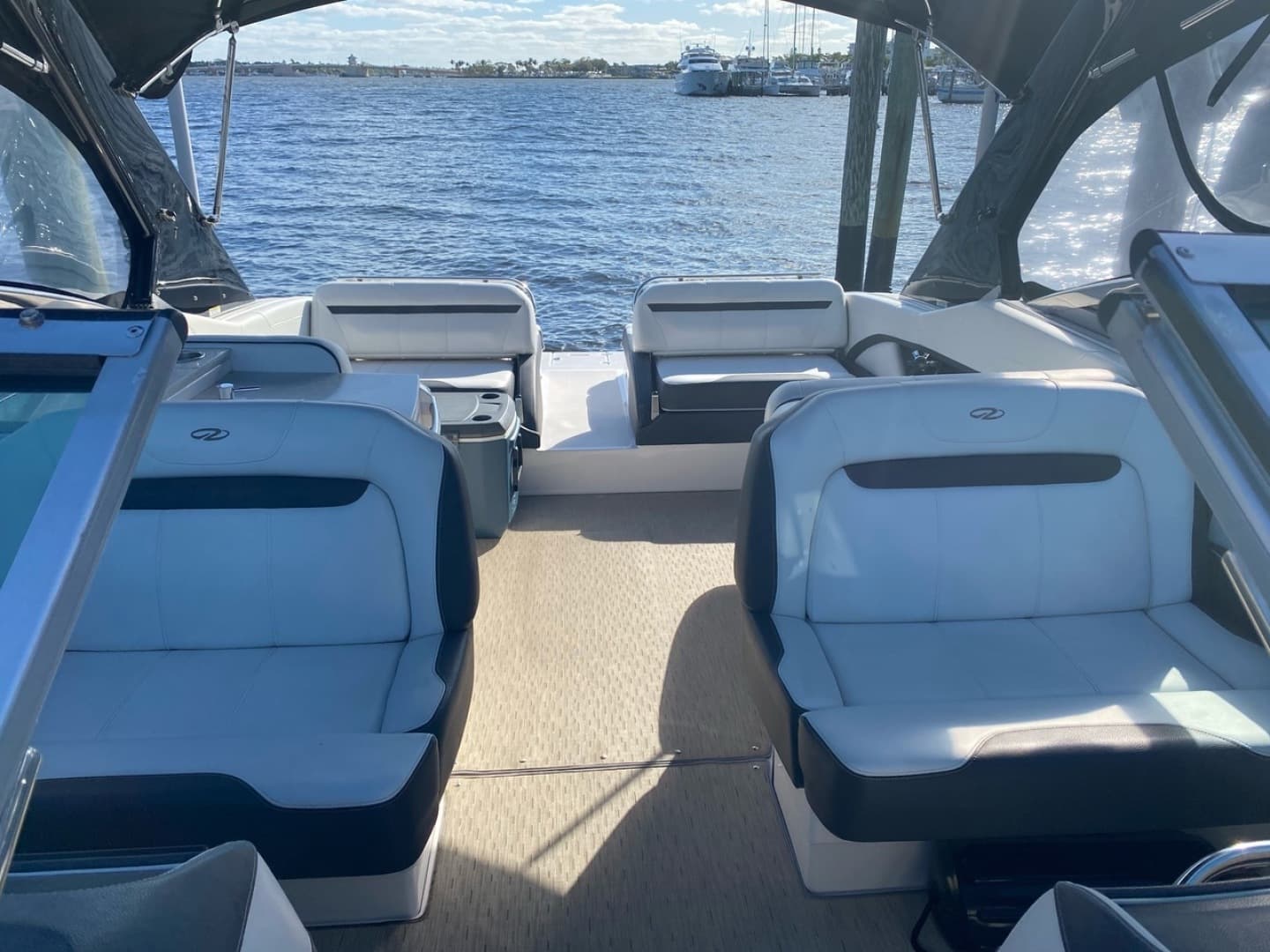 2016 Regal 3200 Bowrider — photo 9