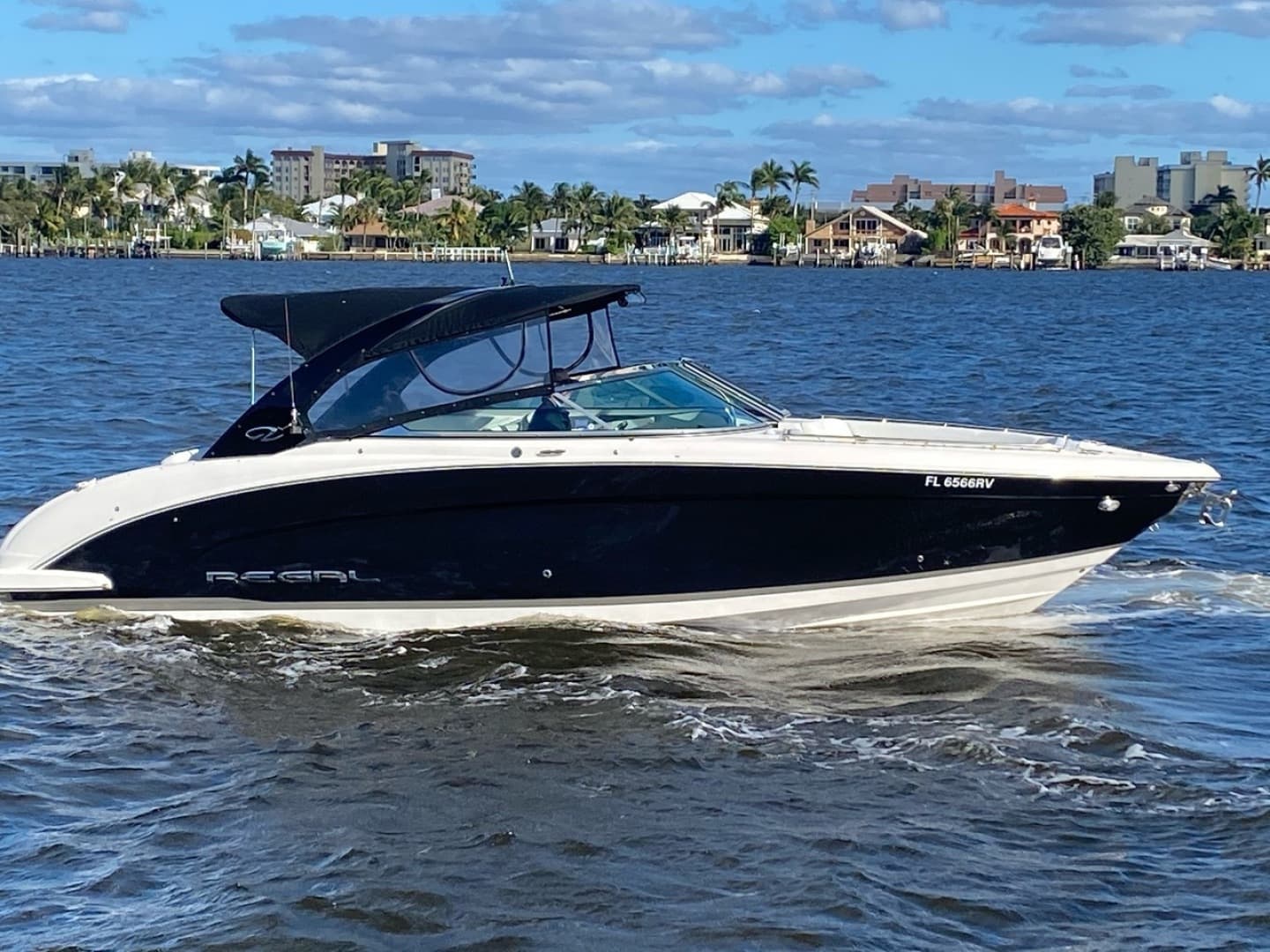 2016 Regal 3200 Bowrider — photo 2