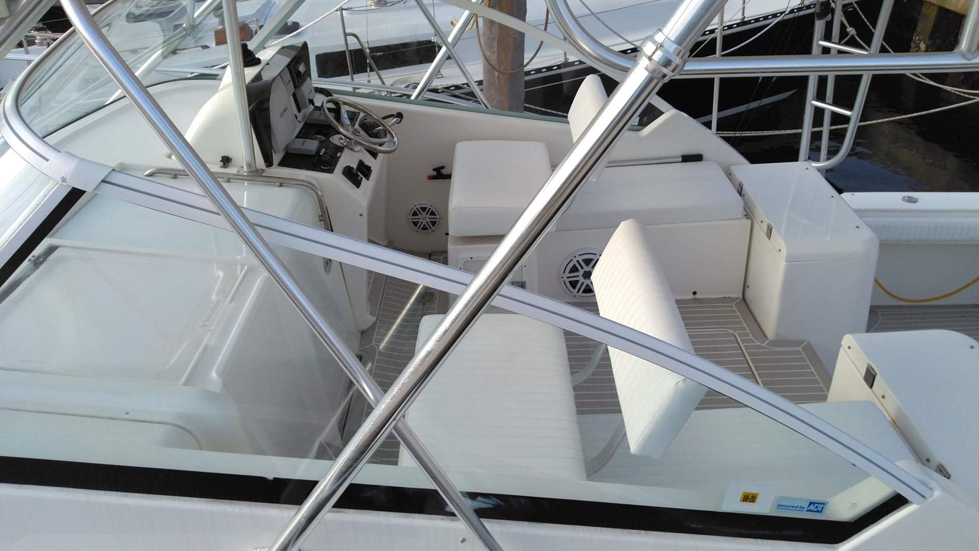 2007 Luhrs 31 Open — photo 4