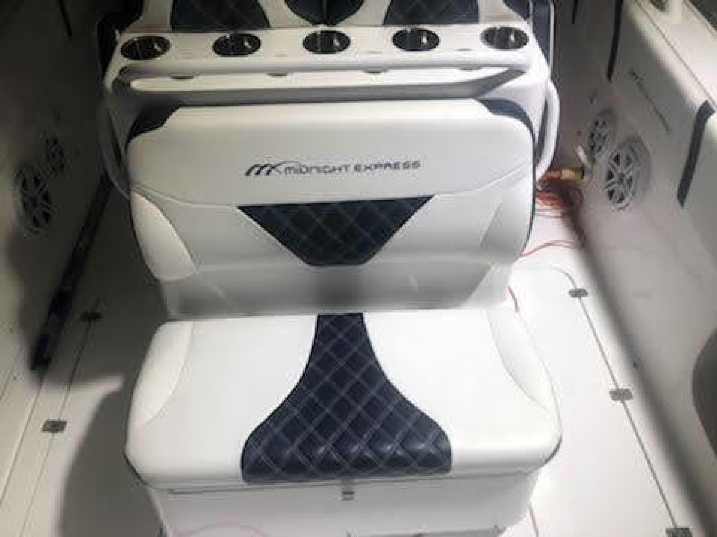 2019 Midnight Express 39 Cuddy — photo 11