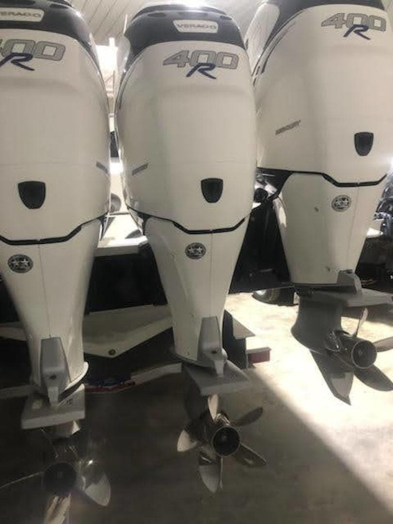 2019 Midnight Express 39 Cuddy — photo 16