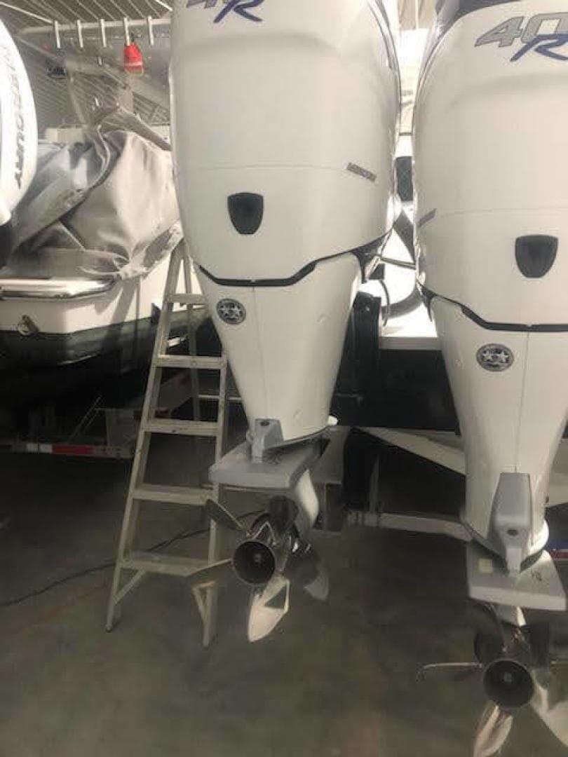 2019 Midnight Express 39 Cuddy — photo 17