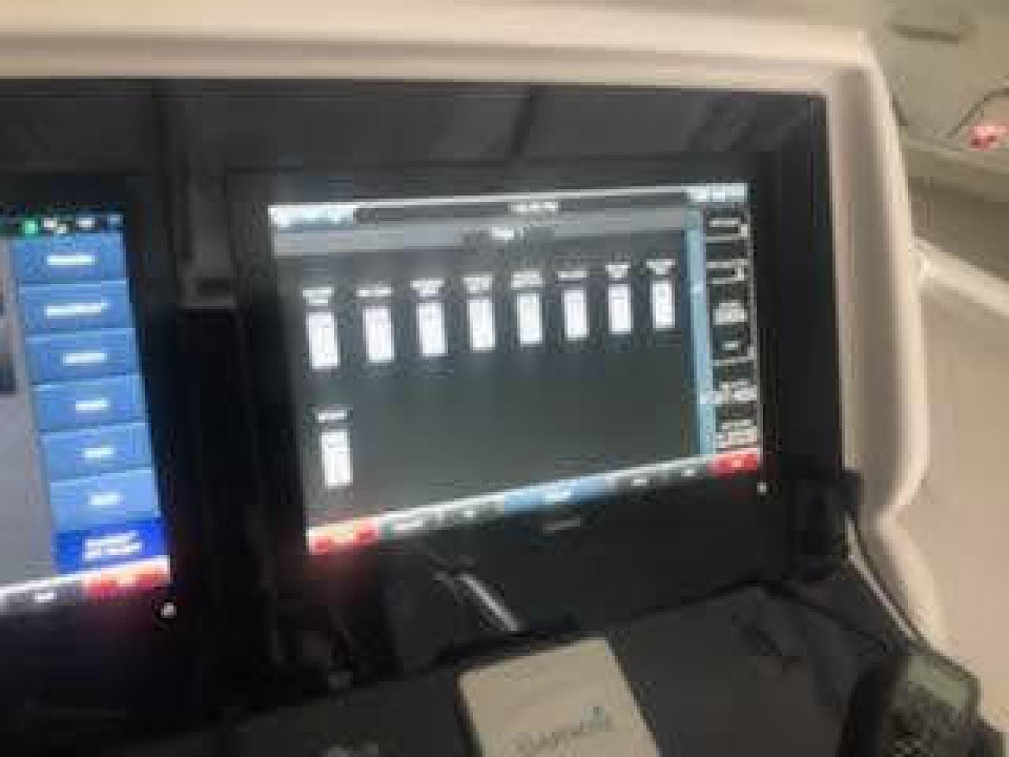 2019 Midnight Express 39 Cuddy — photo 9