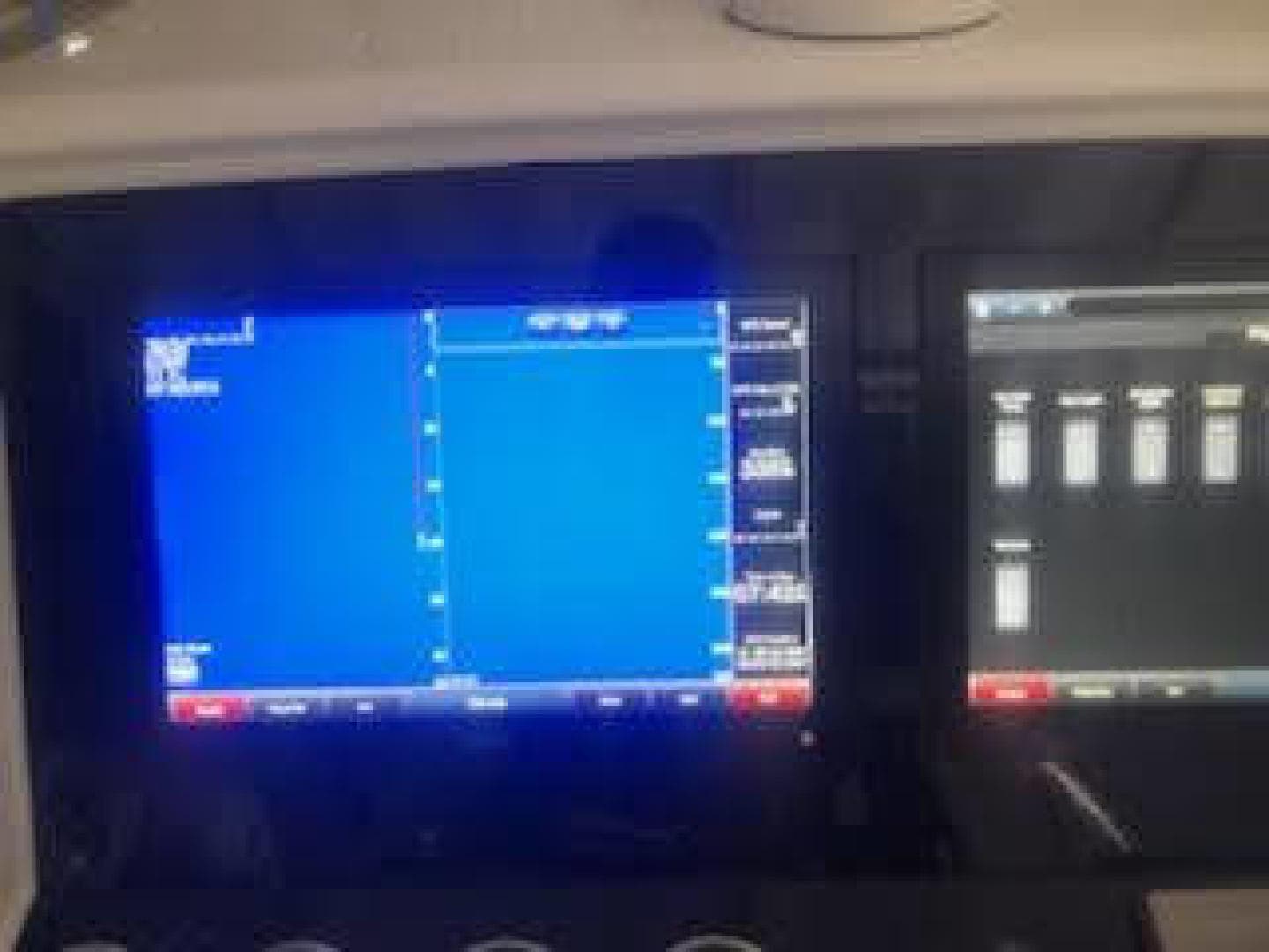 2019 Midnight Express 39 Cuddy — photo 8