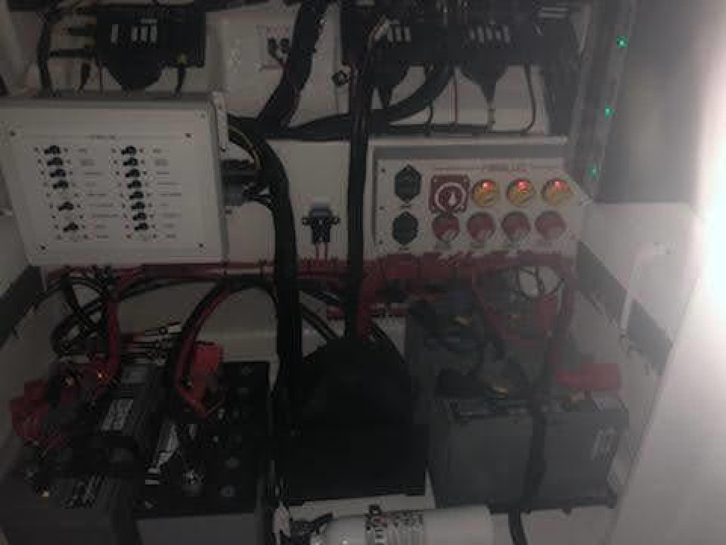 2019 Midnight Express 39 Cuddy — photo 21