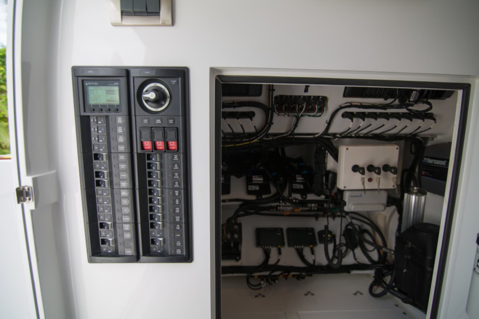 2022 Tribute Center Console — photo 17