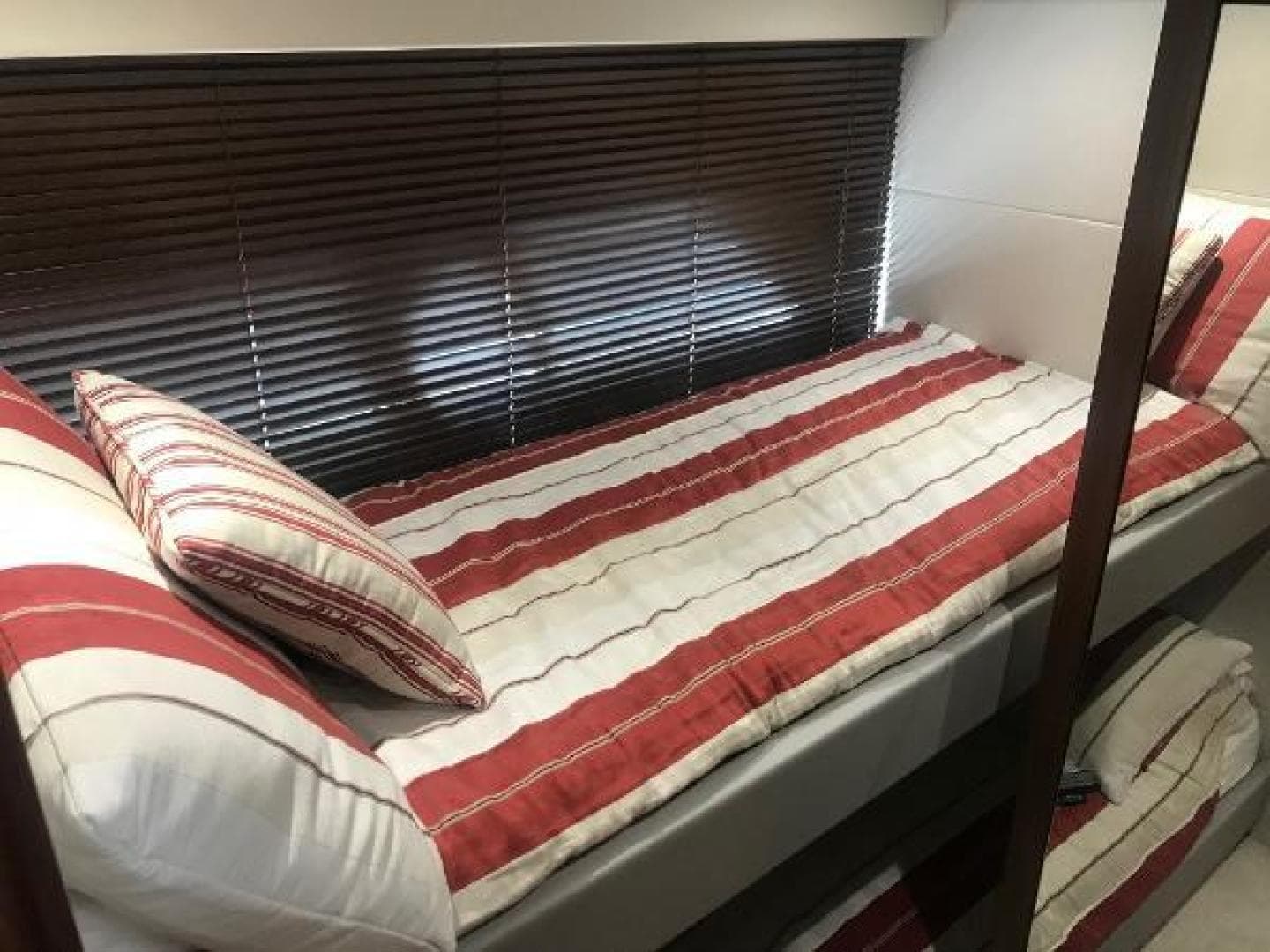 2015 Sunseeker Predator — photo 12