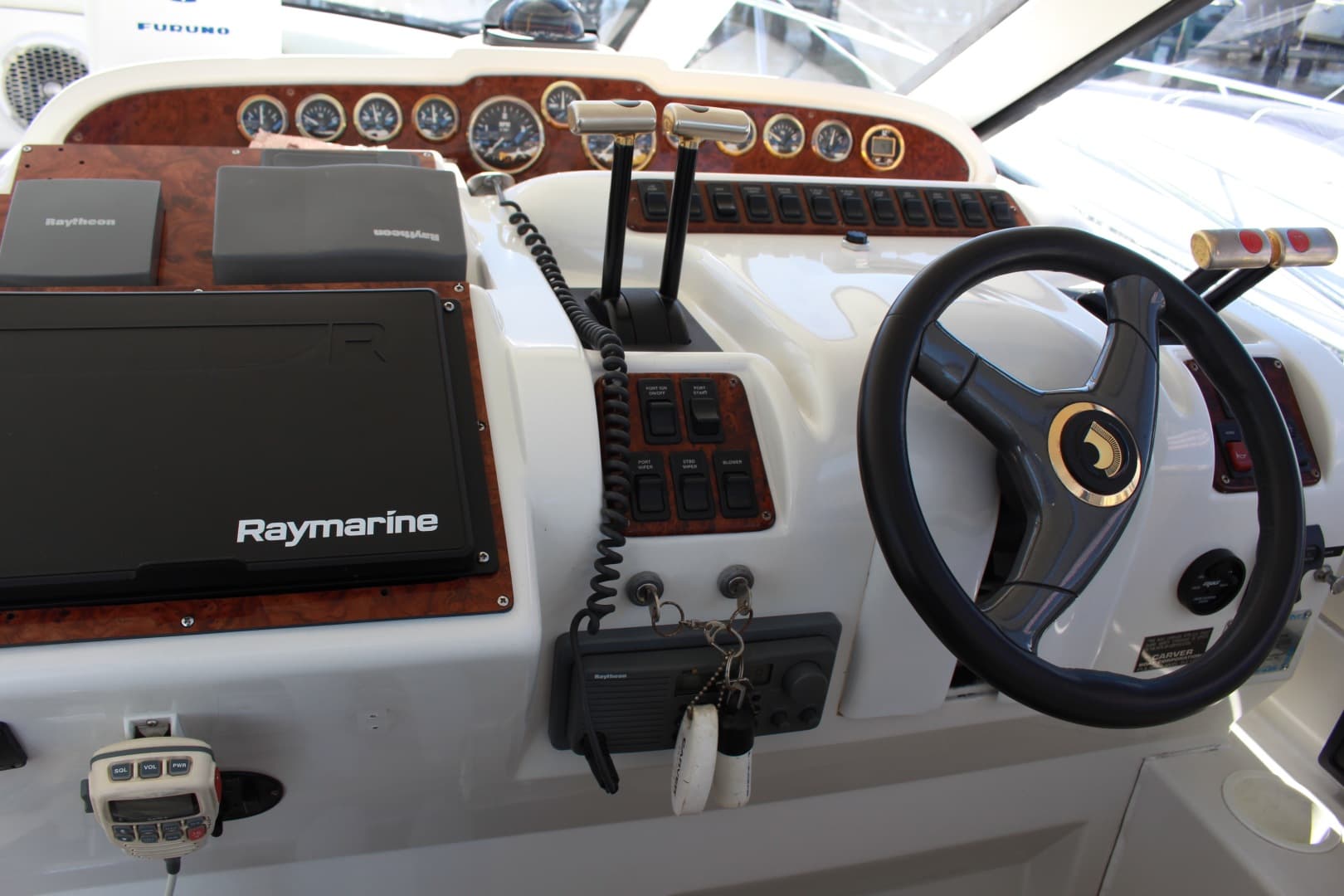 2000 Carver Trojan 440 Express — photo 18