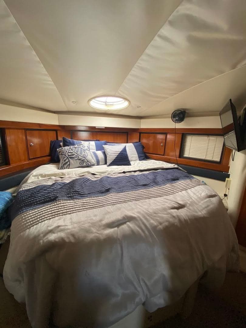 2000 Carver Trojan 440 Express — photo 29