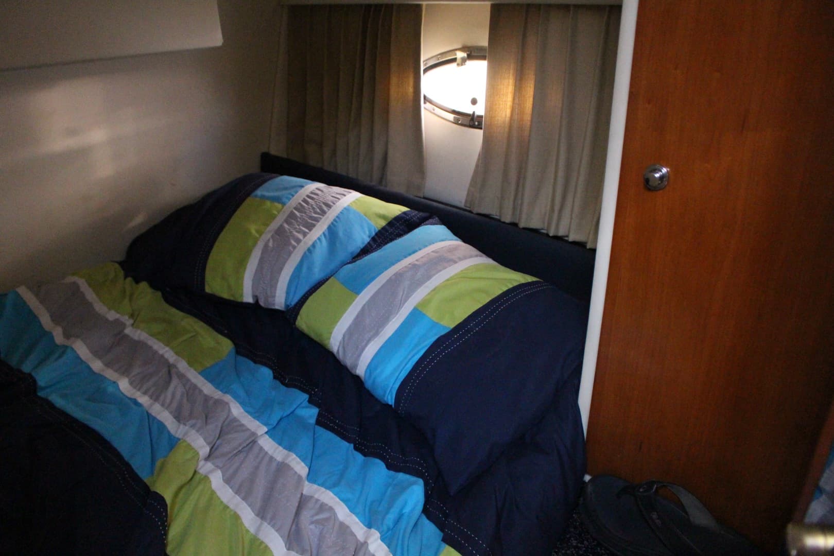 2000 Carver Trojan 440 Express — photo 36