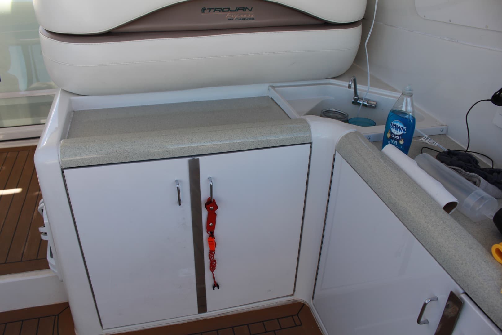 2000 Carver Trojan 440 Express — photo 15