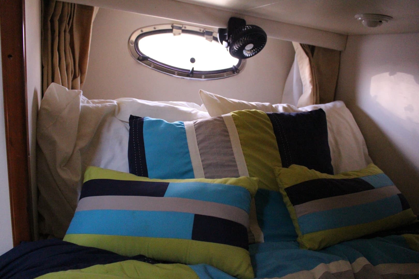 2000 Carver Trojan 440 Express — photo 38