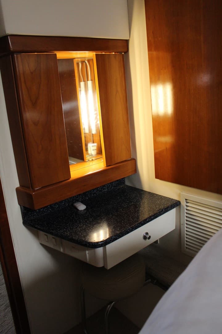 2000 Carver Trojan 440 Express — photo 31