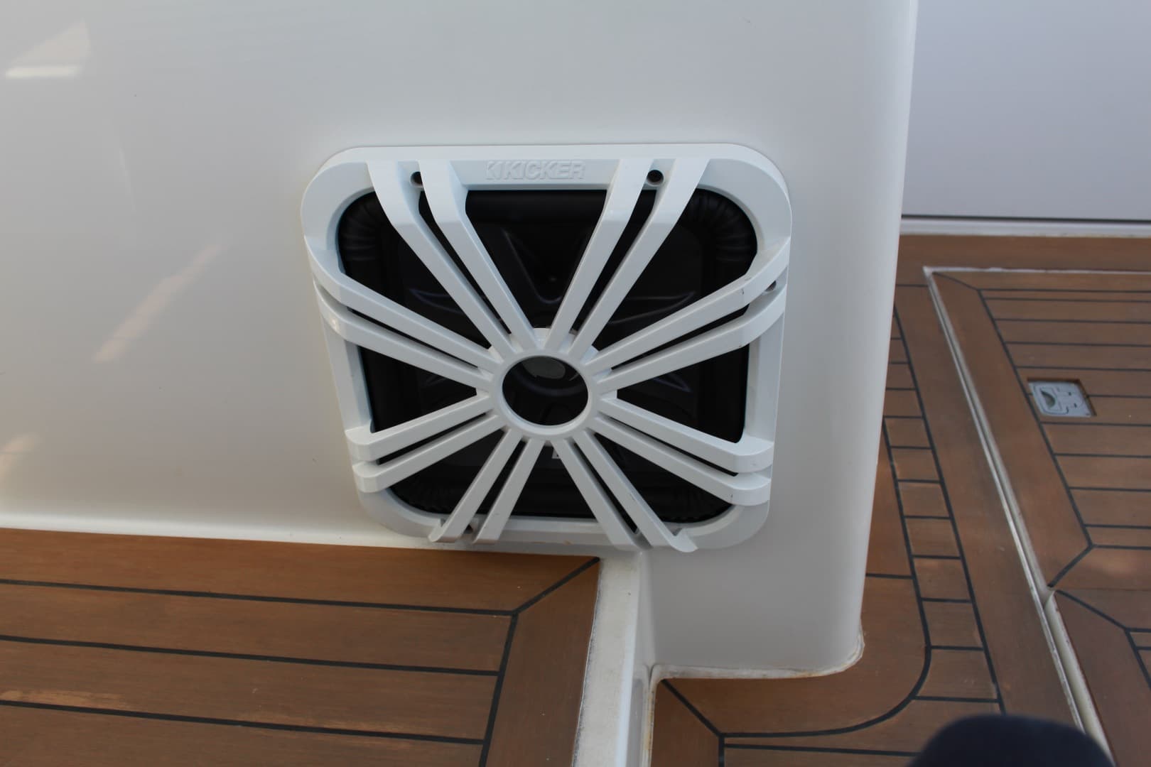 2000 Carver Trojan 440 Express — photo 12