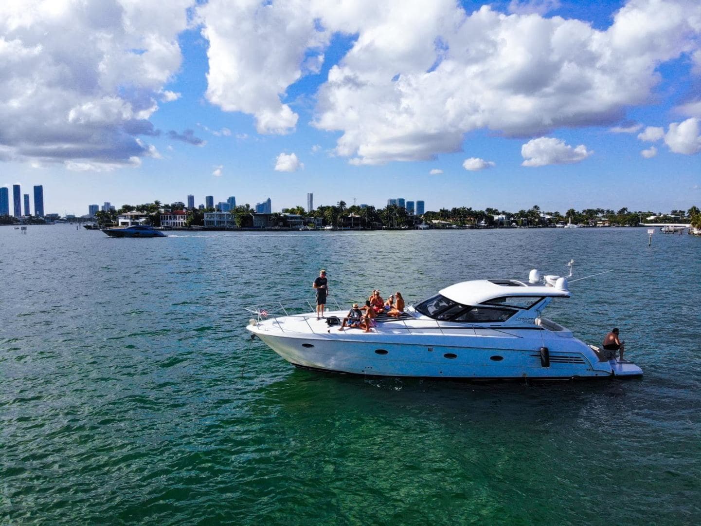 2000 Carver Trojan 440 Express — photo 1