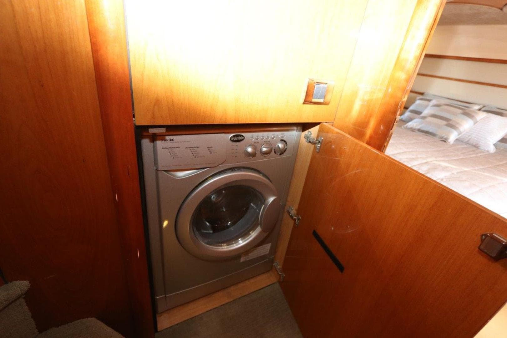 2004 Sunseeker Predator — photo 38