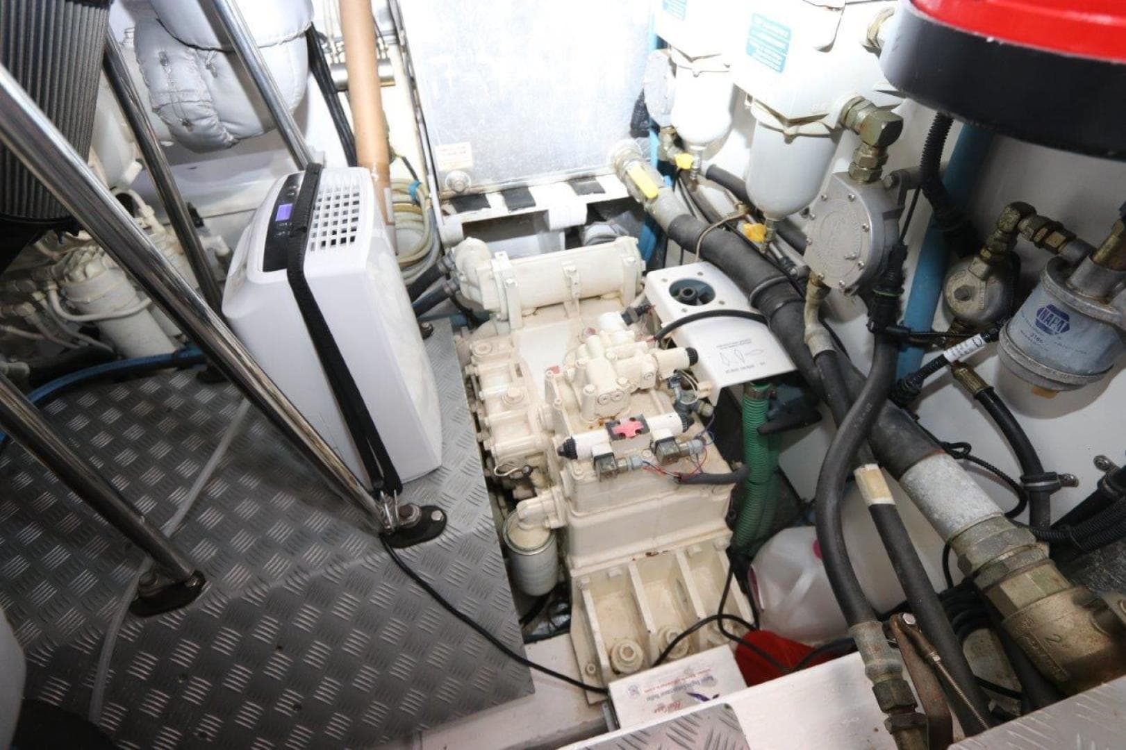 2004 Sunseeker Predator — photo 41