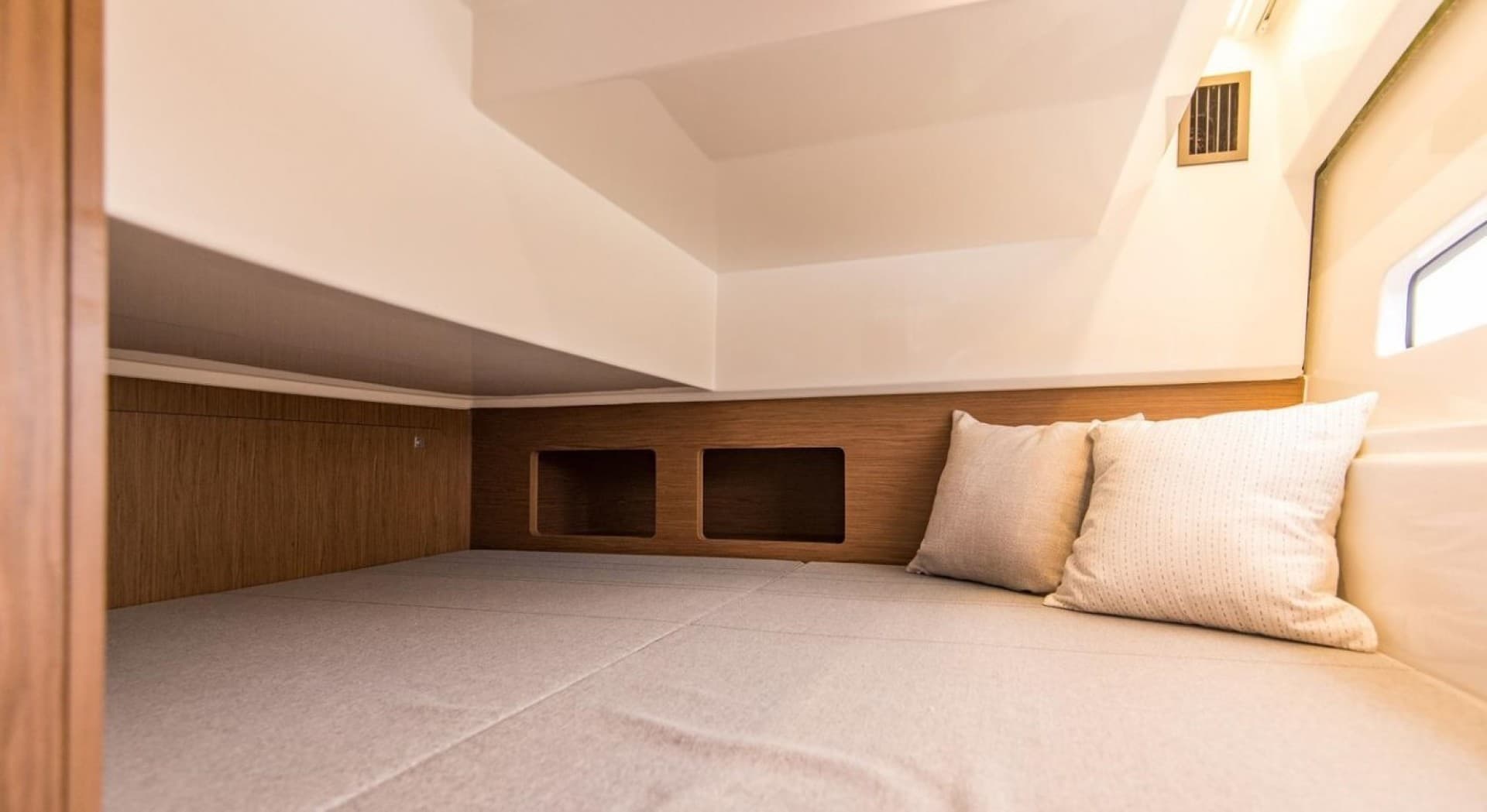 2025 Beneteau Antares 9 — photo 16