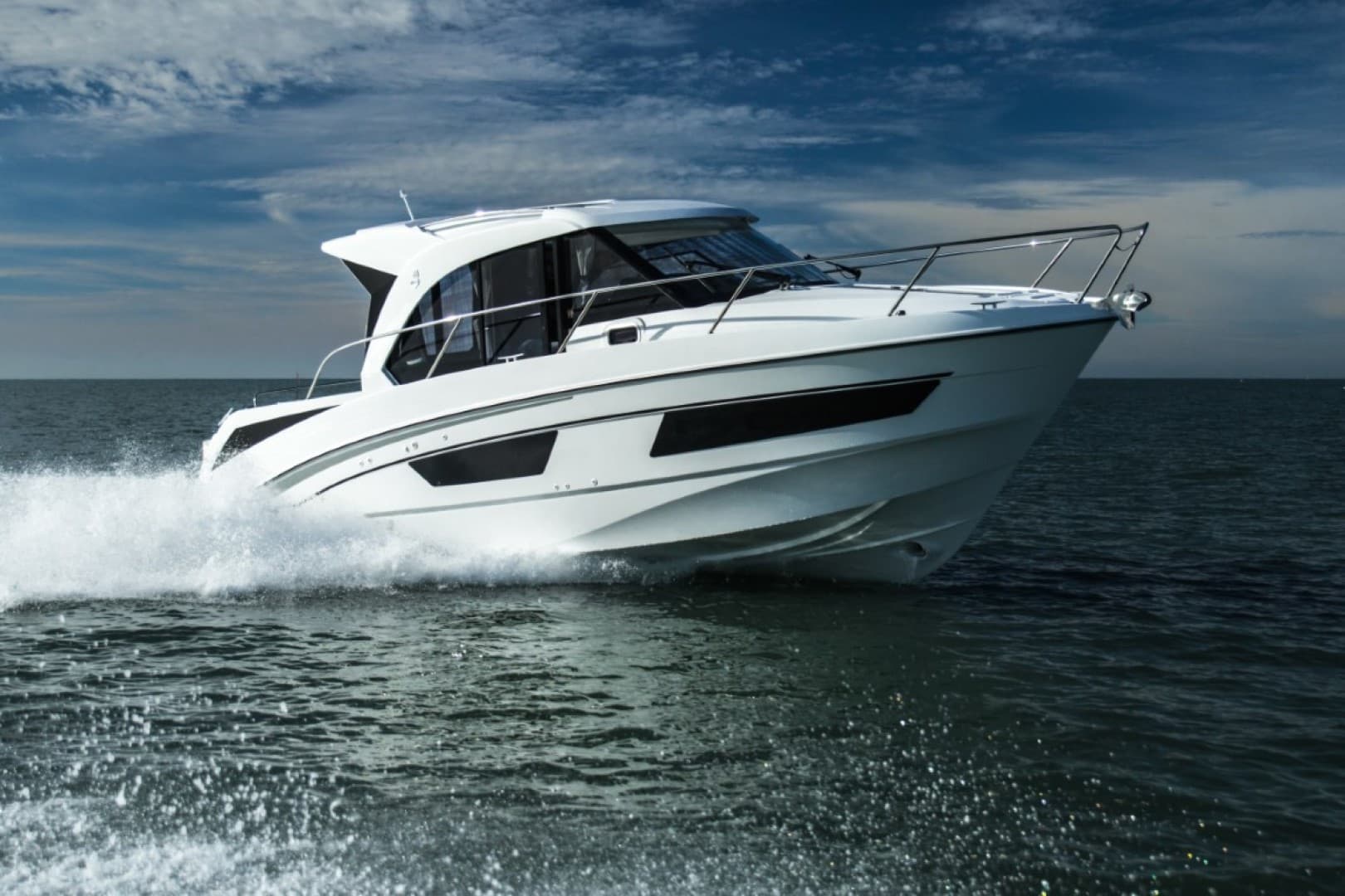2025 Beneteau Antares 9 — photo 2