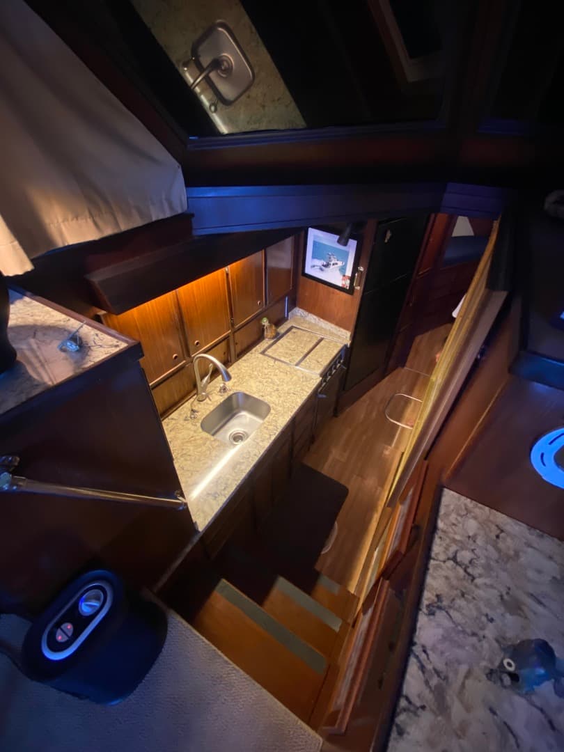 1986 Hatteras Sport Fish Convertible — photo 13