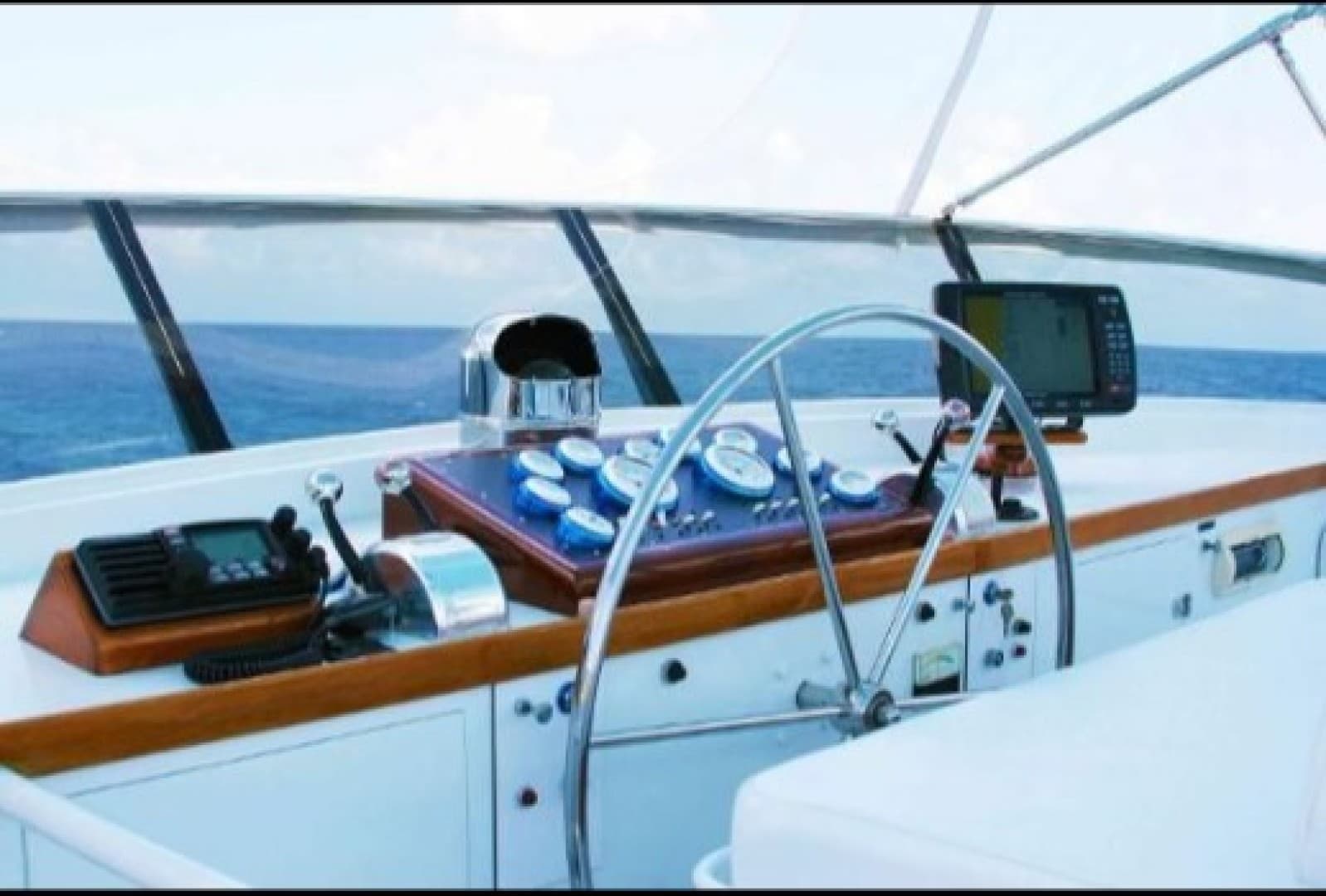 1965 Burger Cockpit Flybridge — photo 9