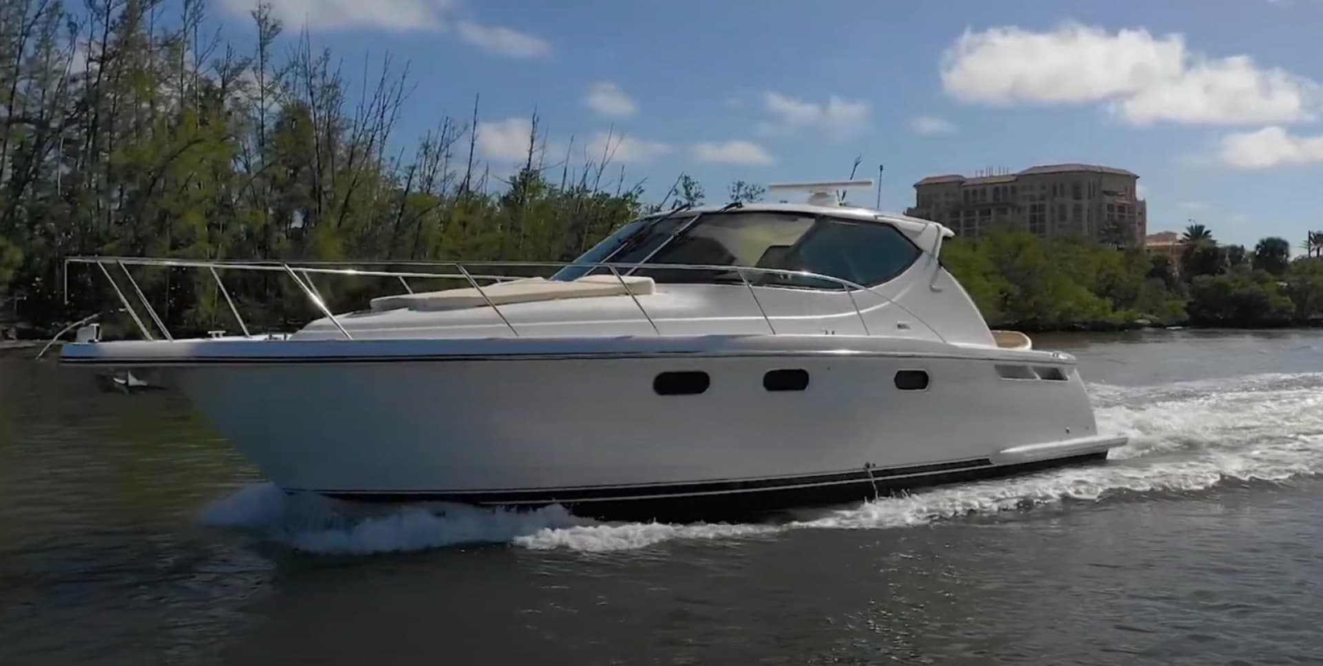 2008 Tiara Yachts 3900 Sovran — photo 2