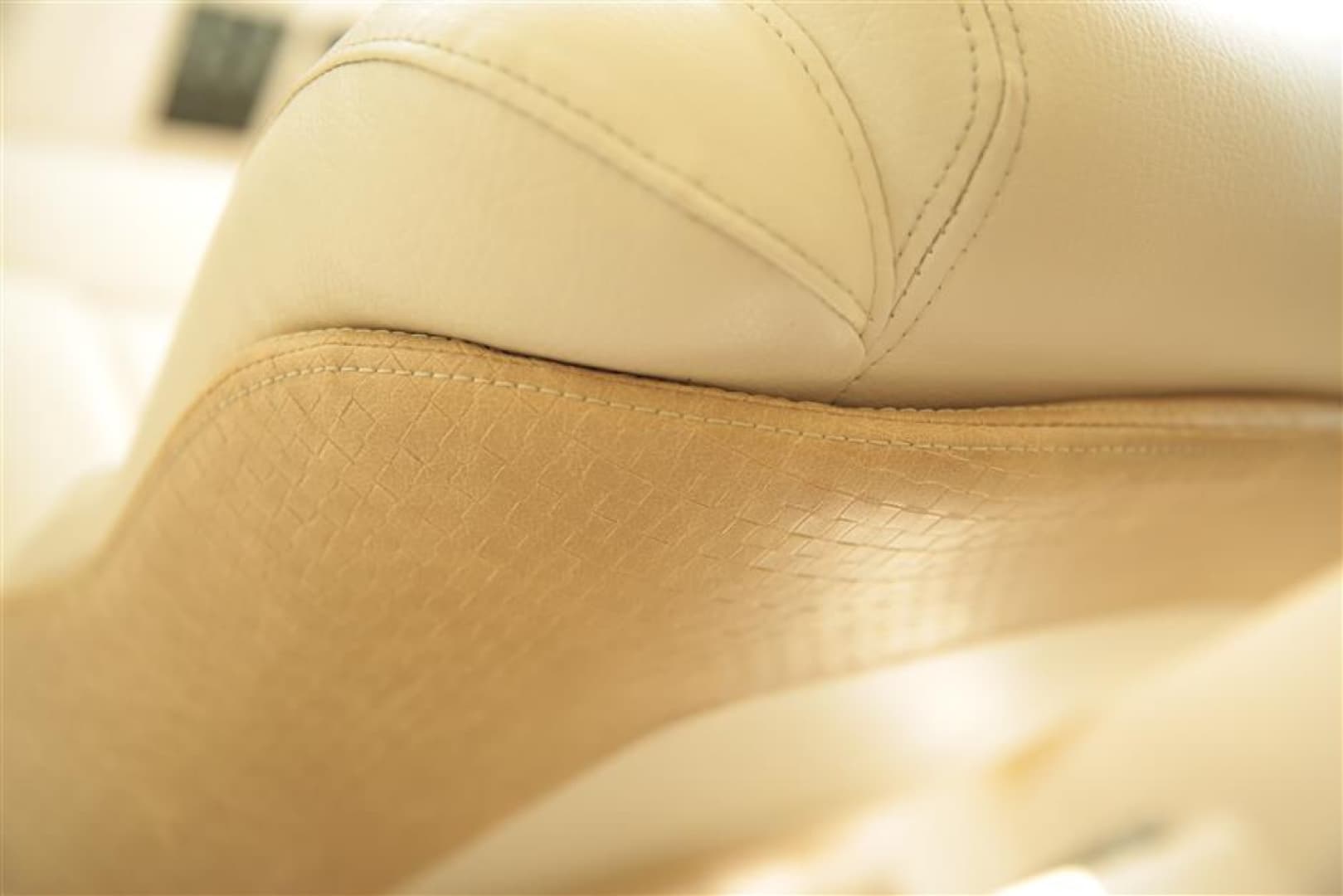 2008 Tiara Yachts 3900 Sovran — photo 12