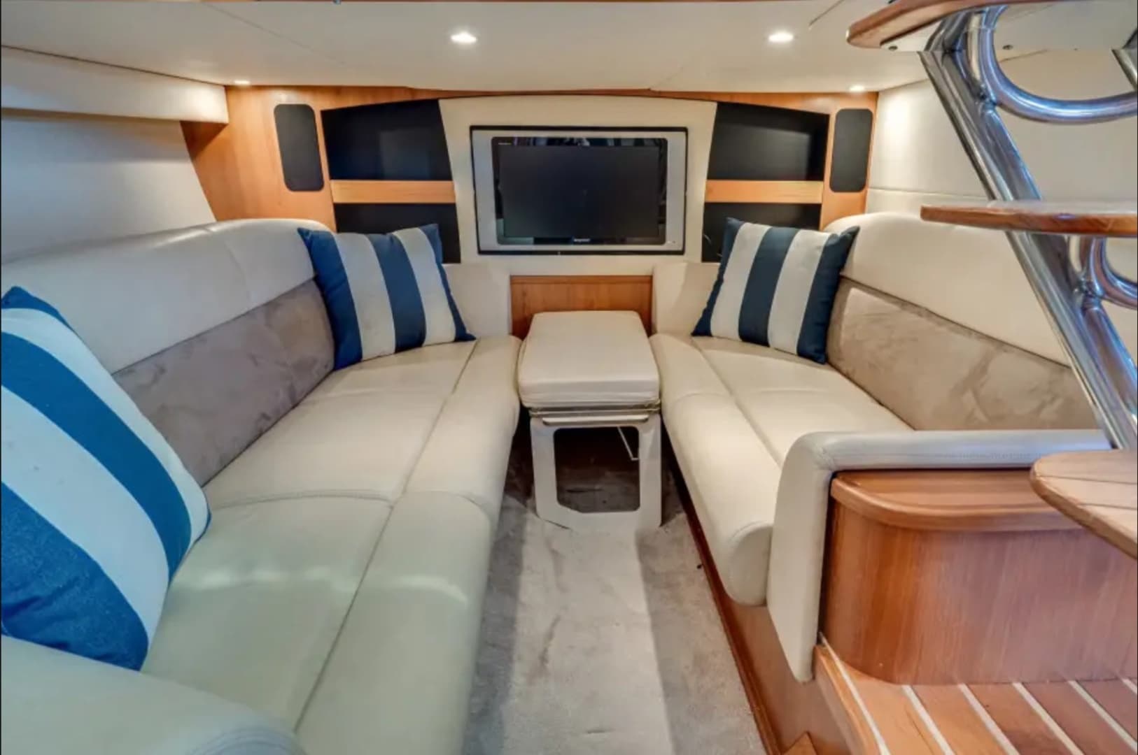2008 Tiara Yachts 3900 Sovran — photo 19