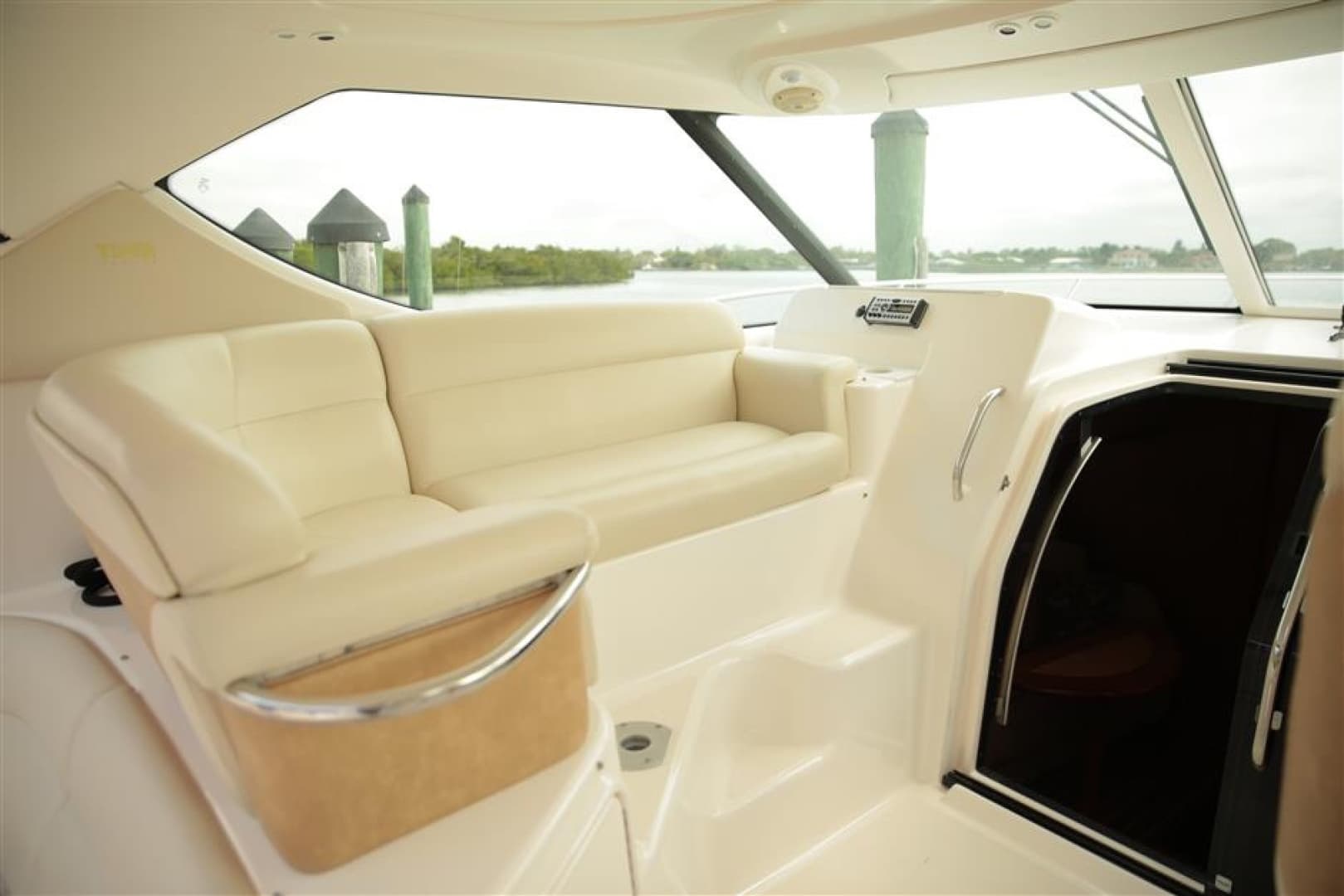 2008 Tiara Yachts 3900 Sovran — photo 15