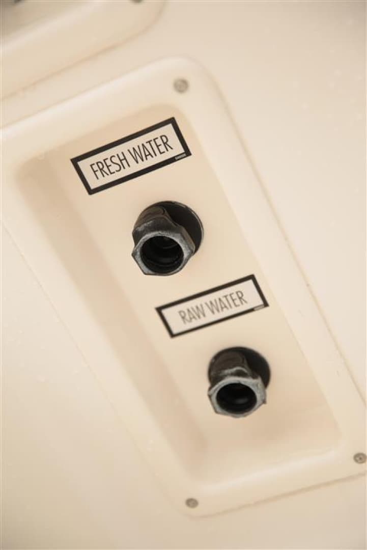 2008 Tiara Yachts 3900 Sovran — photo 8