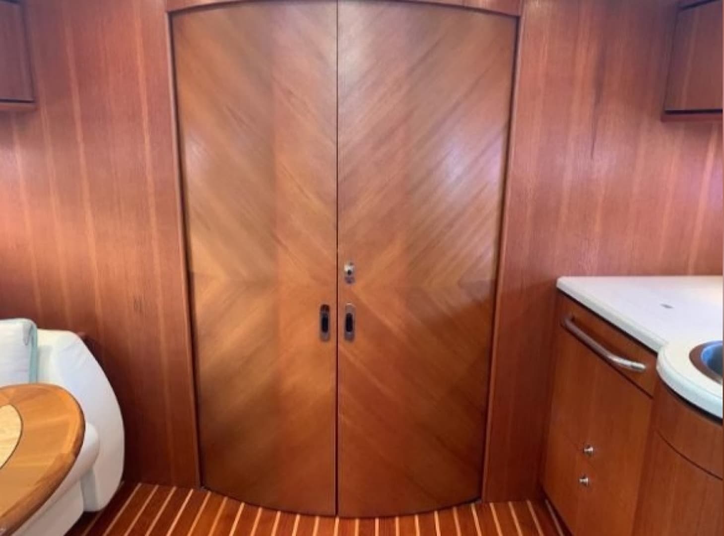 2008 Tiara Yachts 3900 Sovran — photo 22