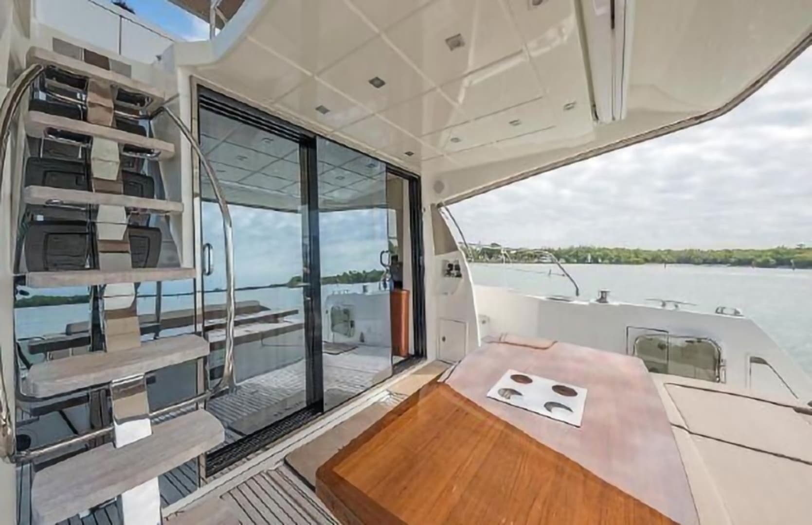 2015 Prestige 550 — photo 10