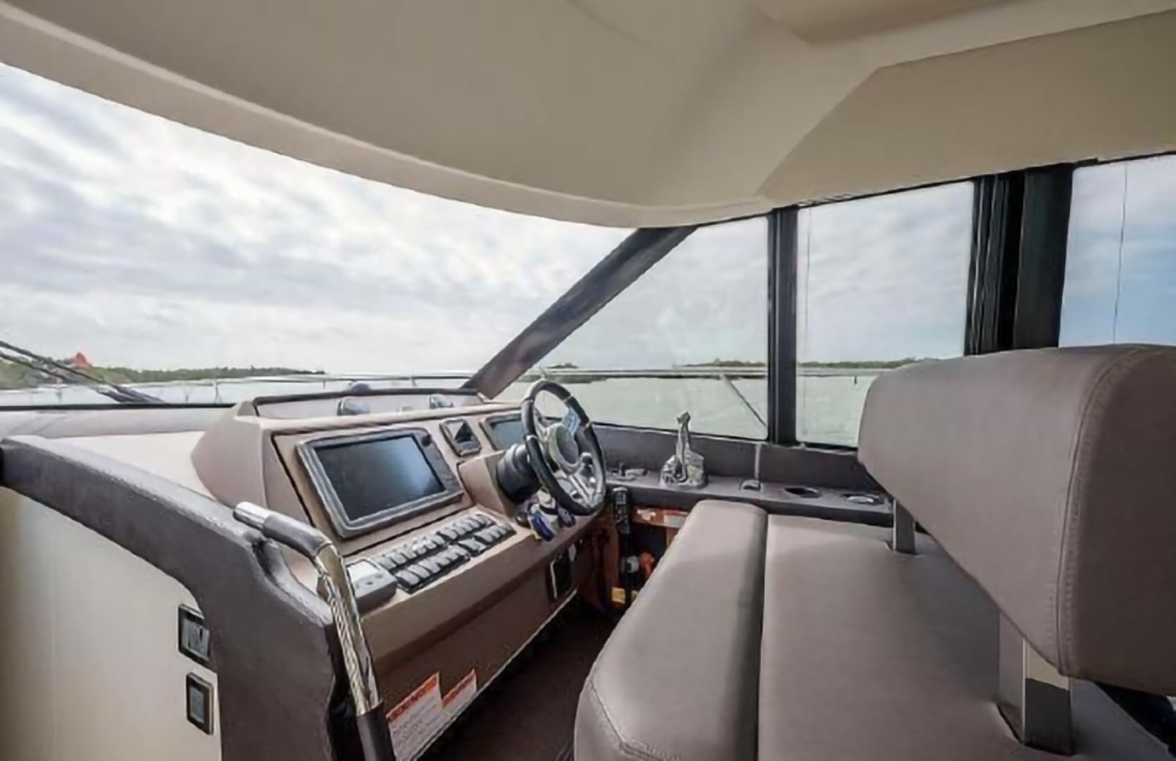 2015 Prestige 550 — photo 15