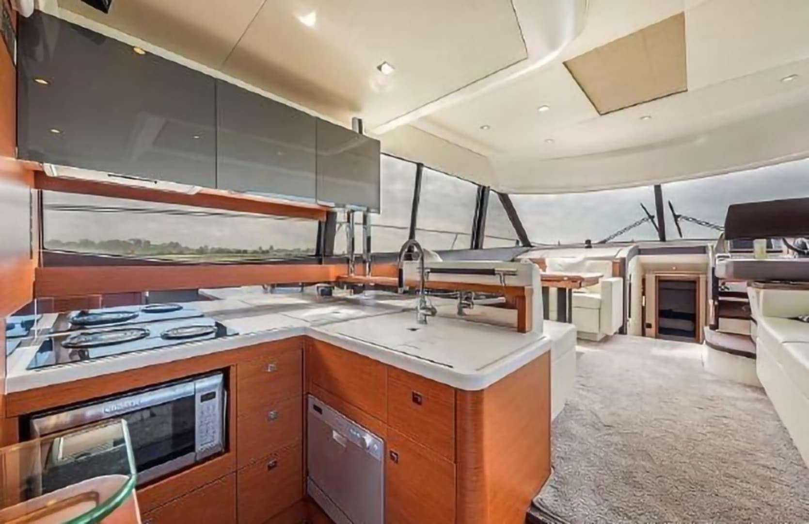 2015 Prestige 550 — photo 13