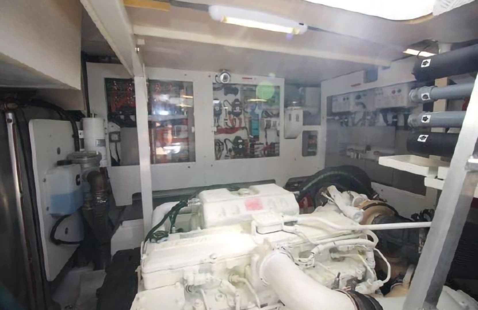 2015 Prestige 550 — photo 27