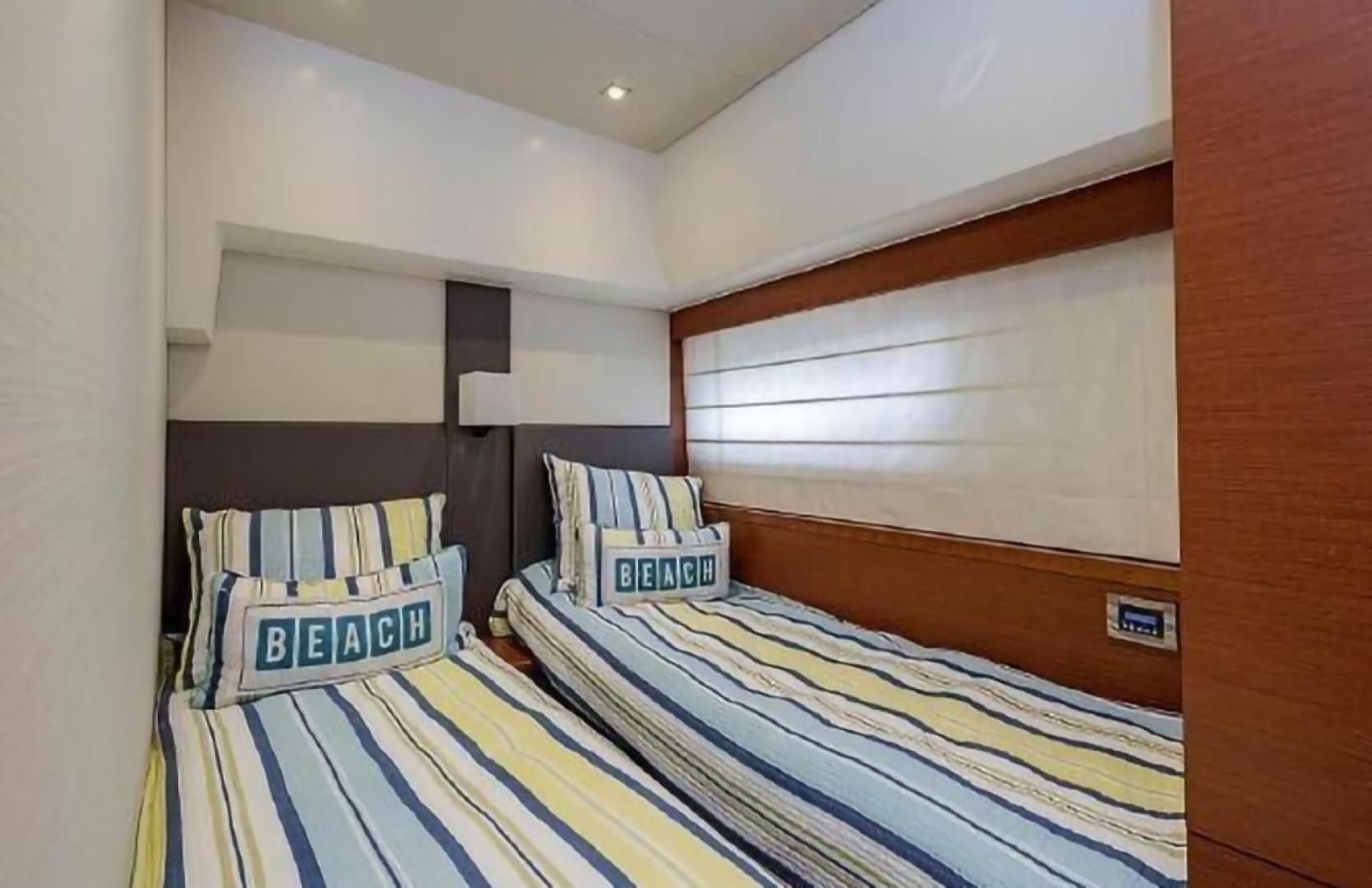 2015 Prestige 550 — photo 22