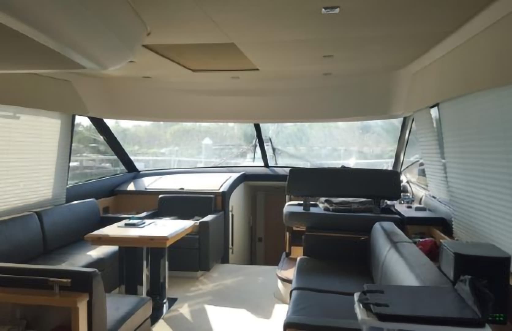 2015 Prestige 550 — photo 18